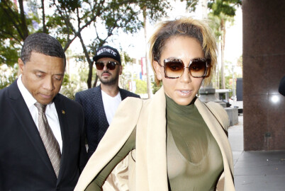 FERDIG: Her ankommer Melanie Brown retten i Los Angeles torsdag, hvor hun angivelig skal ha blitt enig med sin tidligere ektemann og dermed avsluttet skilsmissen for godt. Foto: NTB Scanpix. FERDIG: Her ankommer Melanie Brown retten i Los Angeles torsdag, hvor hun angivelig skal ha blitt enig med sin tidligere ektemann og dermed avsluttet skilsmissen for godt. Foto: NTB Scanpix.